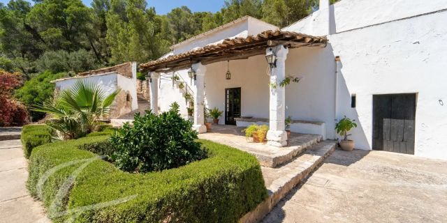 https://www.john-taylor.com/spain/sale/villa-property/mallorca/palma-de-mallorca/genova/V0779PM/