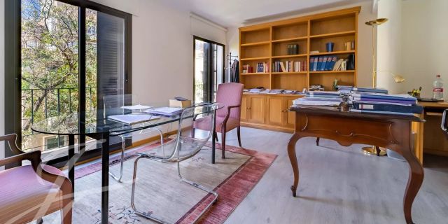 https://www.john-taylor.com/spain/sale/flat-apartement/mallorca/palma-de-mallorca/casco-antiguo/V1276PM/