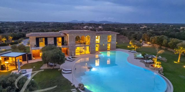https://www.john-taylor.com/spain/seasonal-rental/villa-property/mallorca/ses-salines/L1493PM/