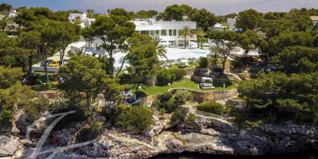 https://www.john-taylor.com/spain/seasonal-rental/villa-property/mallorca/cala-d-or/L1495PM/