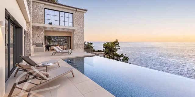 https://www.john-taylor.com/spain/sale/villa-property/mallorca/port-d-andratx/V1538PM/